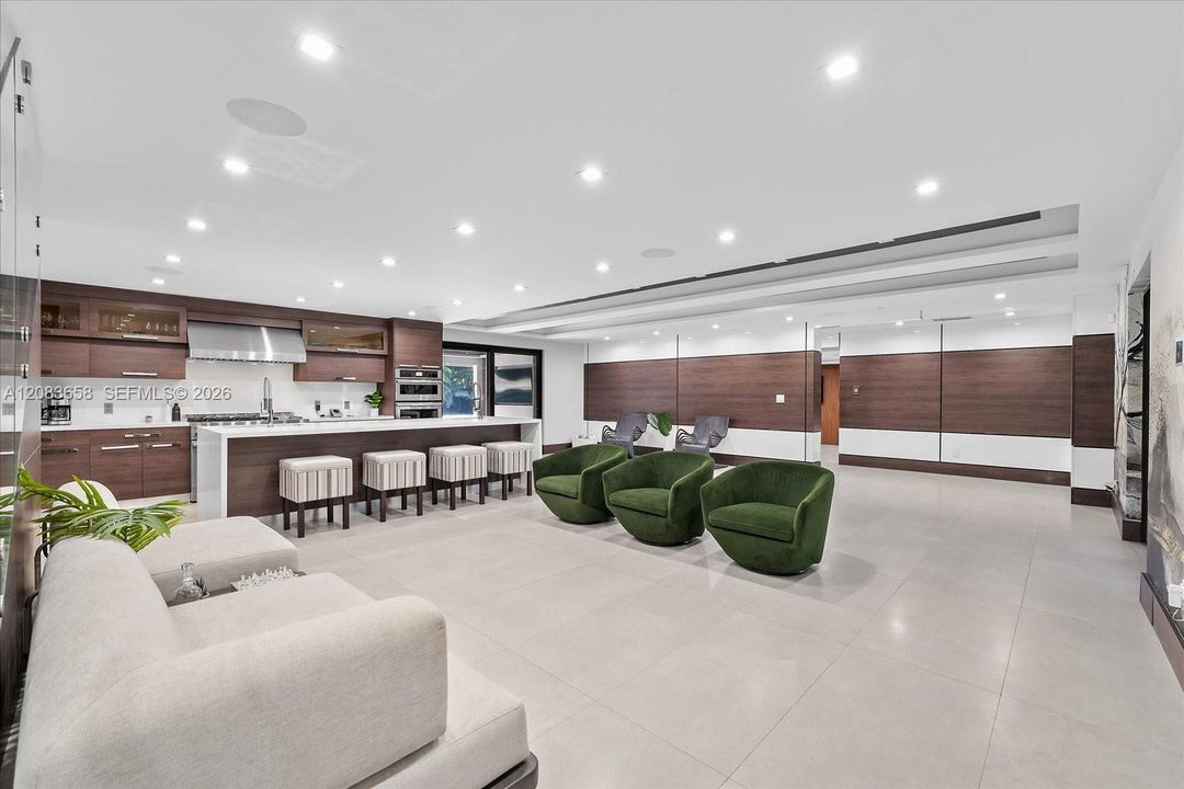 For Sale: $3,150,000 (6 beds, 5 baths, 5324 Square Feet)