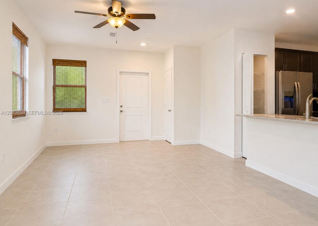 En Venta: $355,000 (3 camas, 2 baños, 1331 Pies cuadrados)