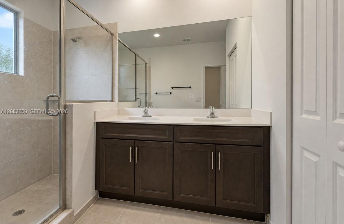 En Venta: $355,000 (3 camas, 2 baños, 1331 Pies cuadrados)