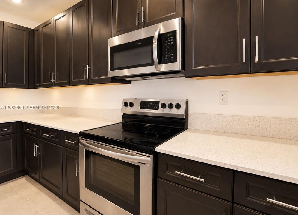 En Venta: $355,000 (3 camas, 2 baños, 1331 Pies cuadrados)