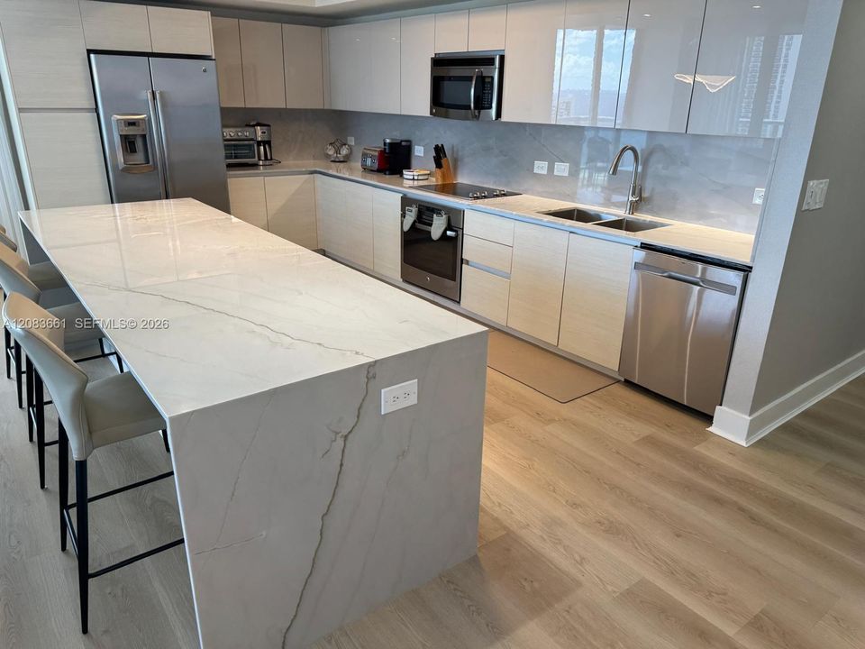 На продажу: $850,000 (3 спален, 3 ванн, 1737 Квадратных фут)