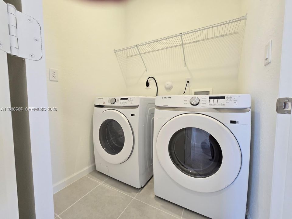 En Renta: $3,450 (4 camas, 2 baños, 2002 Pies cuadrados)