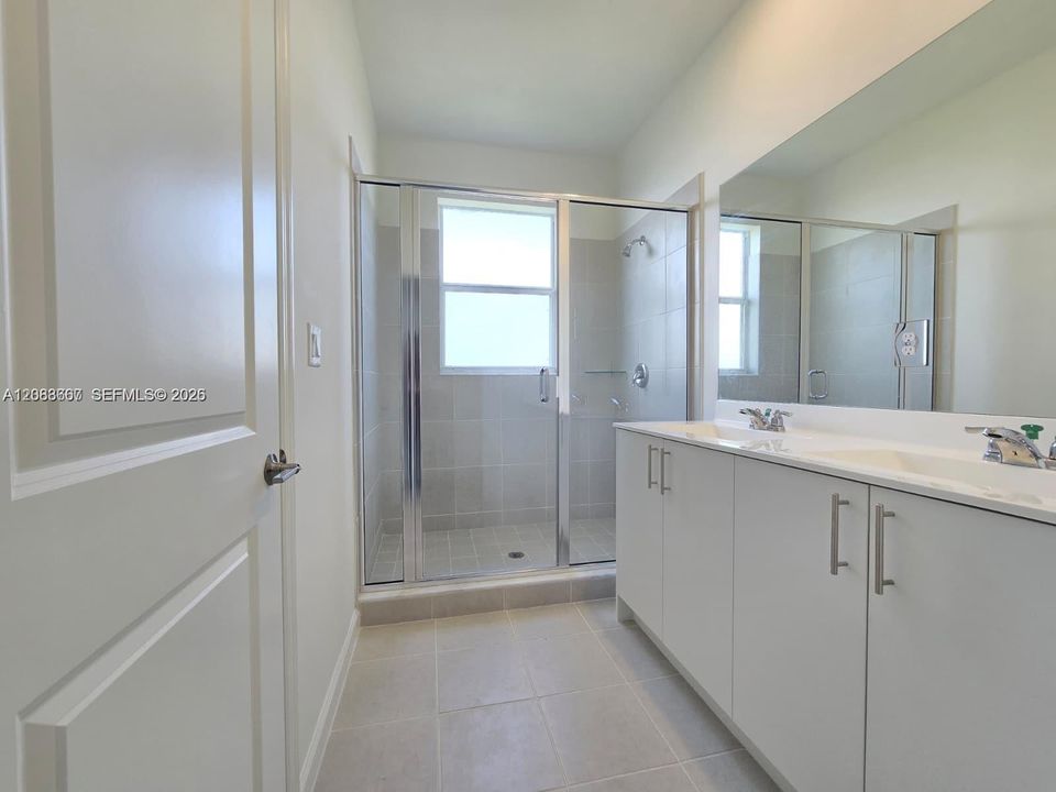 En Renta: $3,450 (4 camas, 2 baños, 2002 Pies cuadrados)