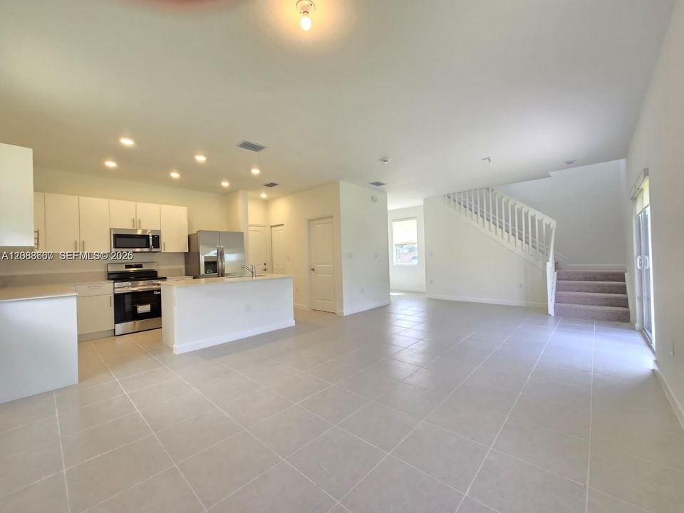 En Renta: $3,450 (4 camas, 2 baños, 2002 Pies cuadrados)