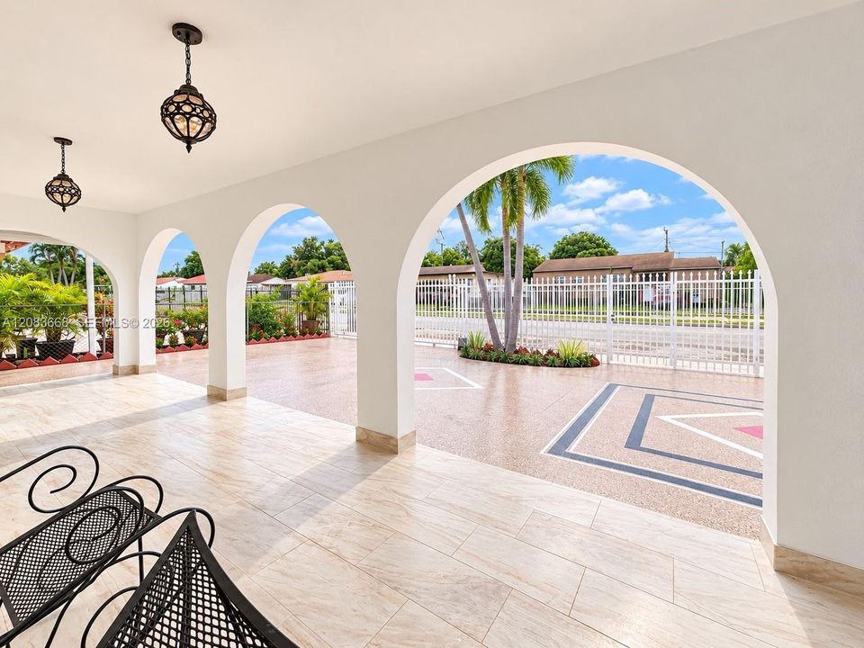 For Rent: $4,800 (3 beds, 2 baths, 2477 Square Feet)