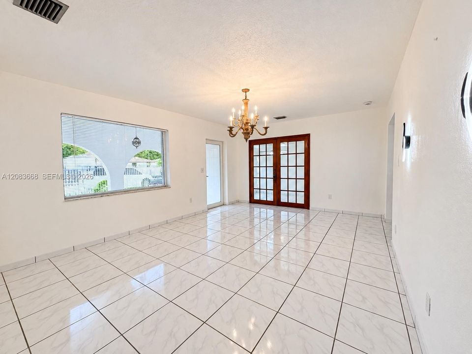 For Rent: $4,800 (3 beds, 2 baths, 2477 Square Feet)