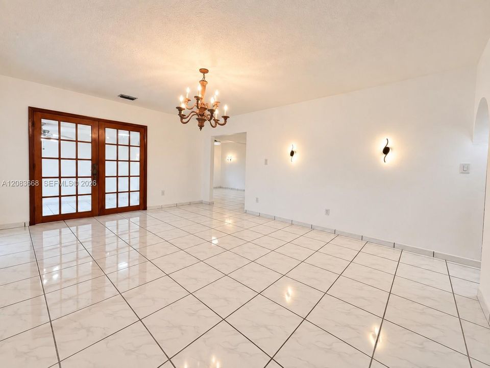 For Rent: $4,800 (3 beds, 2 baths, 2477 Square Feet)