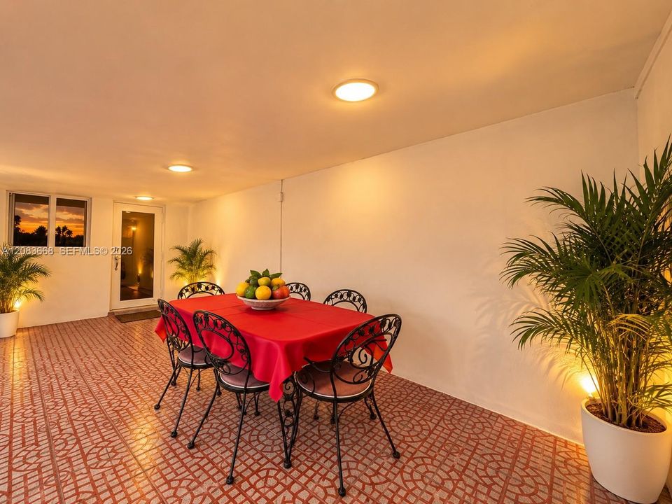 For Rent: $4,800 (3 beds, 2 baths, 2477 Square Feet)