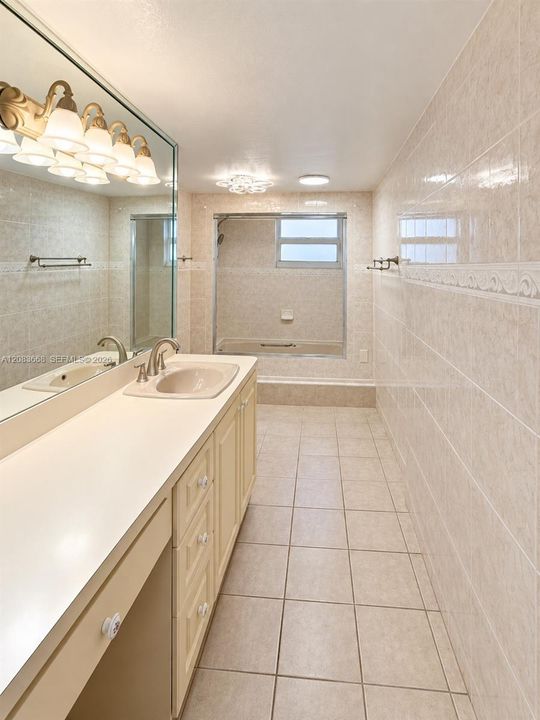 For Rent: $4,800 (3 beds, 2 baths, 2477 Square Feet)