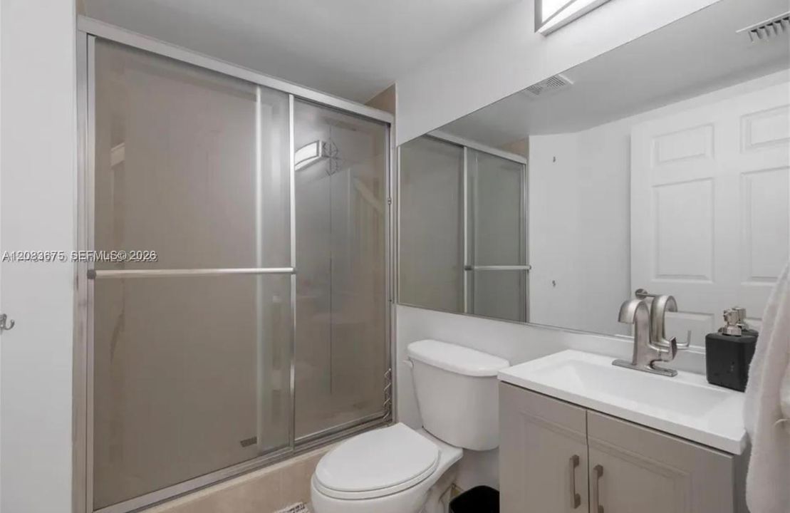 В аренду: $5,000 (3 спален, 2 ванн, 1580 Квадратных фут)