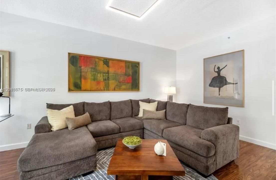 В аренду: $5,000 (3 спален, 2 ванн, 1580 Квадратных фут)