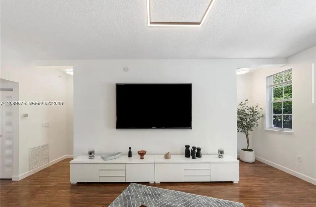 В аренду: $5,000 (3 спален, 2 ванн, 1580 Квадратных фут)