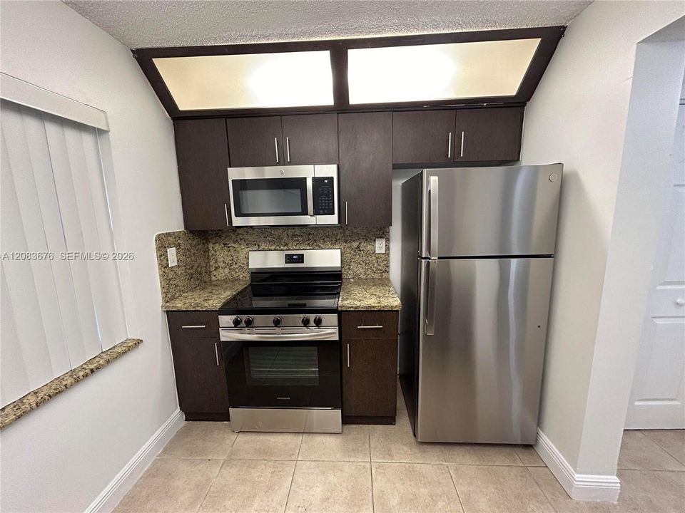 For Rent: $1,950 (2 beds, 2 baths, 770 Square Feet)