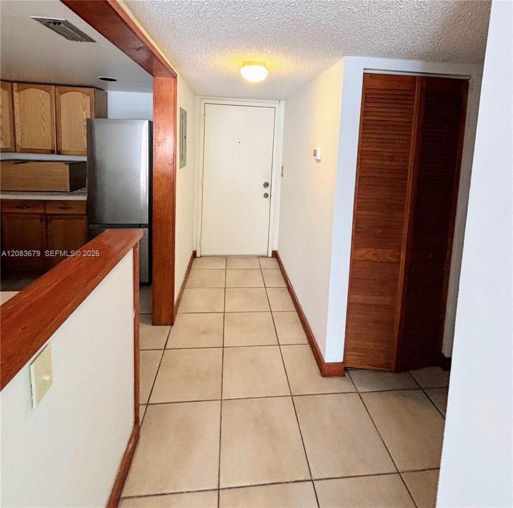 For Rent: $1,700 (1 beds, 1 baths, 1100 Square Feet)