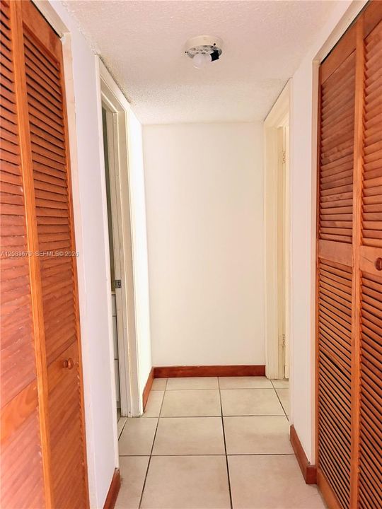 For Rent: $1,700 (1 beds, 1 baths, 1100 Square Feet)