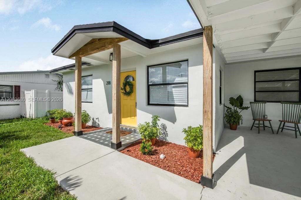 For Rent: $3,600 (3 beds, 2 baths, 1125 Square Feet)