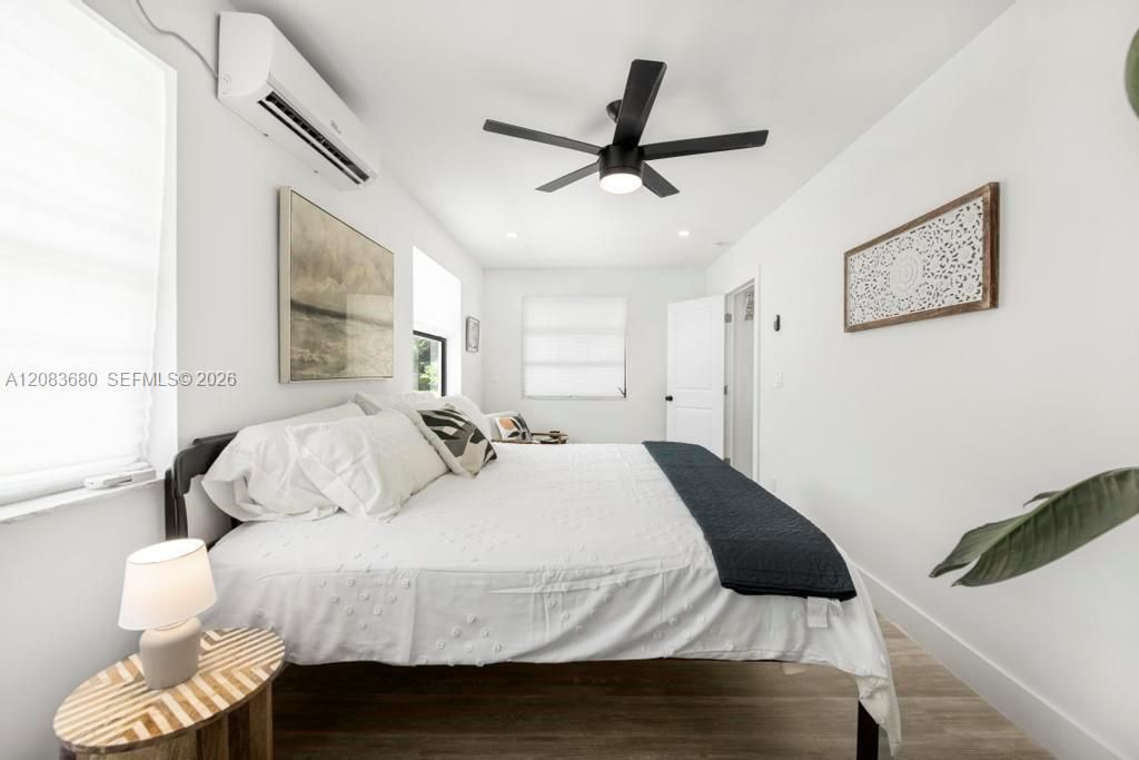 For Rent: $3,600 (3 beds, 2 baths, 1125 Square Feet)