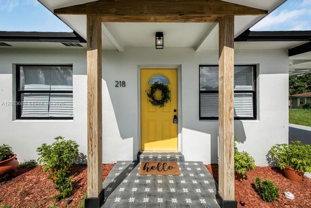 For Rent: $3,600 (3 beds, 2 baths, 1125 Square Feet)