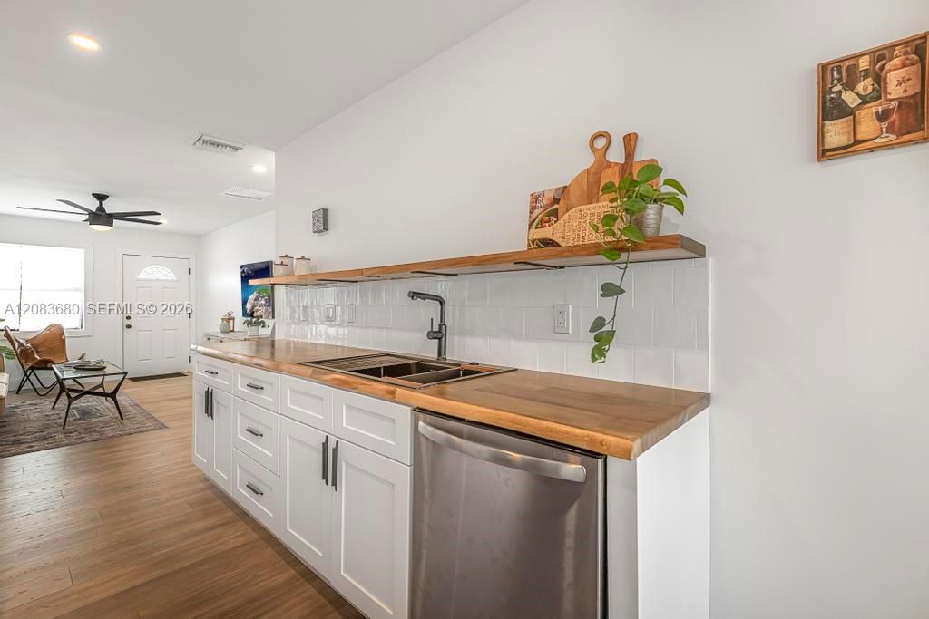 For Rent: $3,600 (3 beds, 2 baths, 1125 Square Feet)