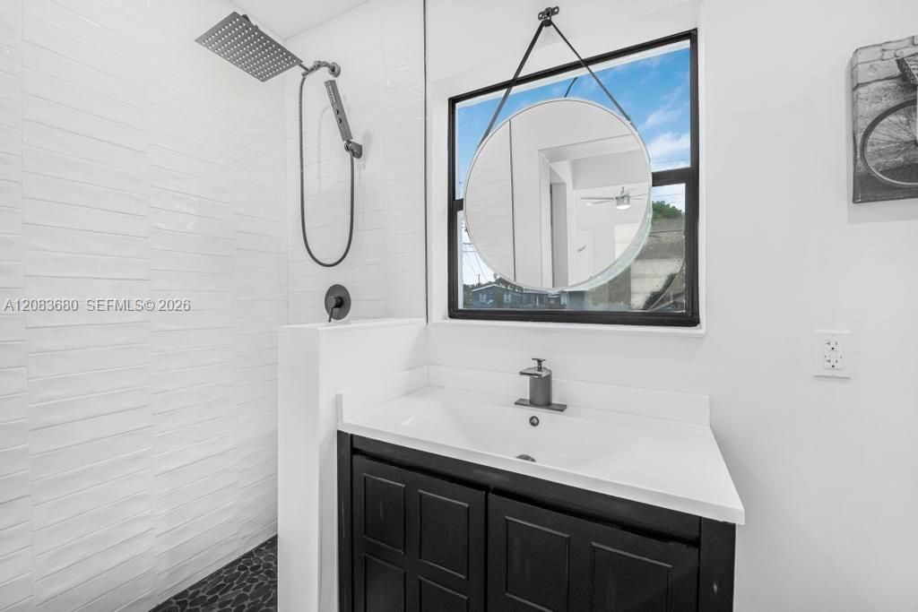 For Rent: $3,600 (3 beds, 2 baths, 1125 Square Feet)
