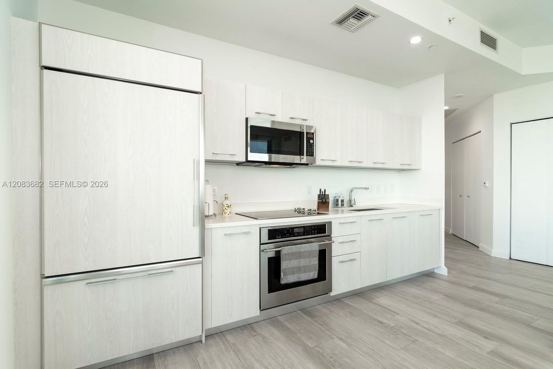 For Rent: $8,100 (3 beds, 3 baths, 1290 Square Feet)
