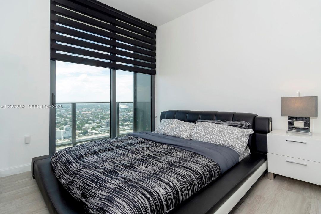 For Rent: $8,100 (3 beds, 3 baths, 1290 Square Feet)