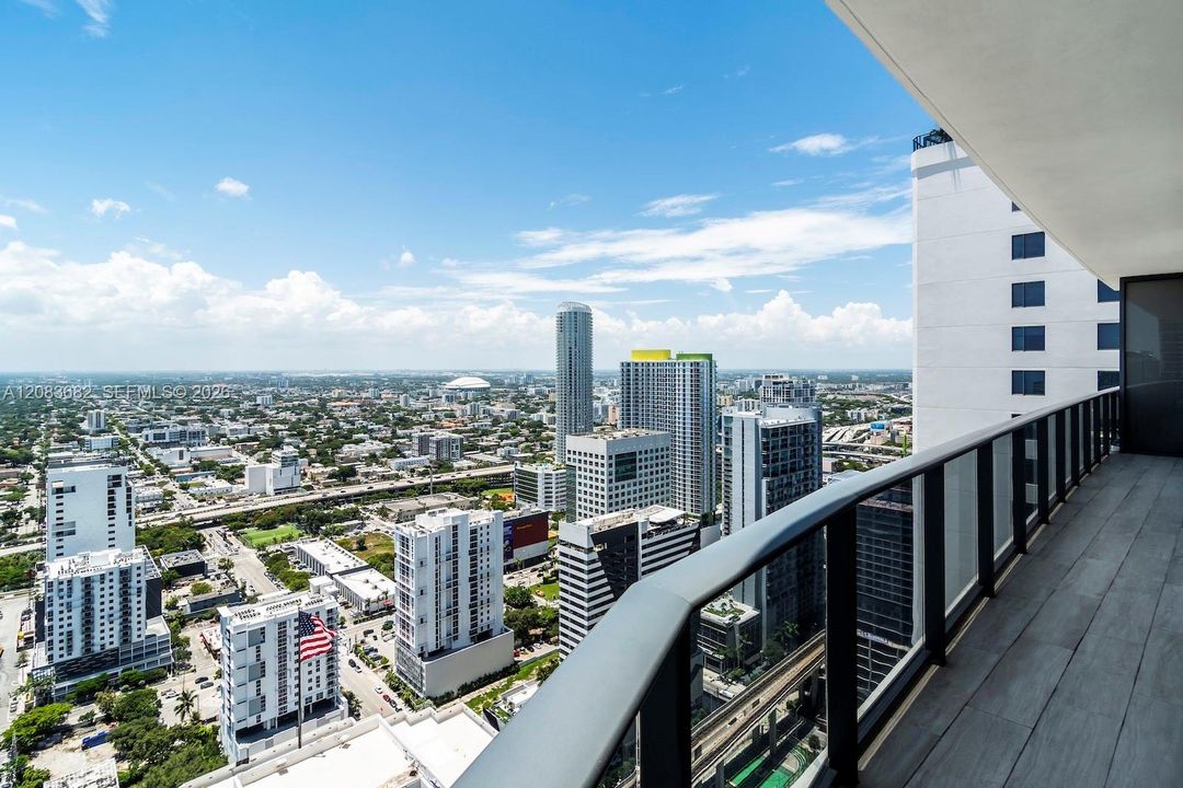 For Rent: $8,100 (3 beds, 3 baths, 1290 Square Feet)