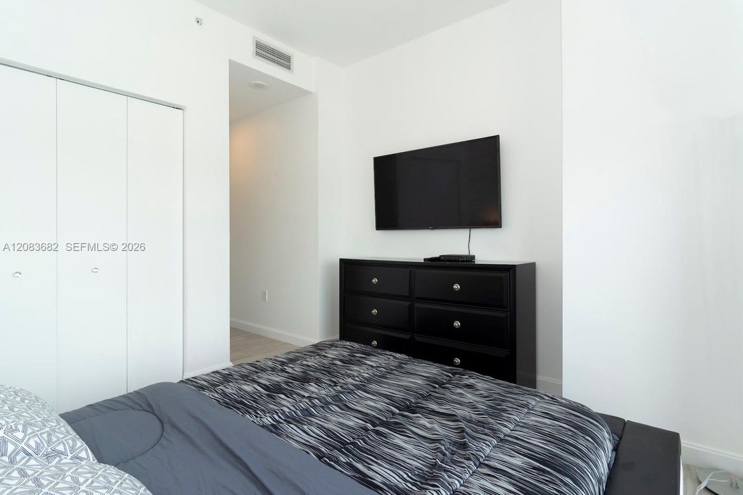 For Rent: $8,100 (3 beds, 3 baths, 1290 Square Feet)