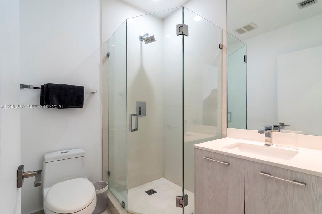 For Rent: $8,100 (3 beds, 3 baths, 1290 Square Feet)