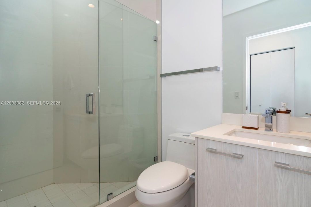 For Rent: $8,100 (3 beds, 3 baths, 1290 Square Feet)