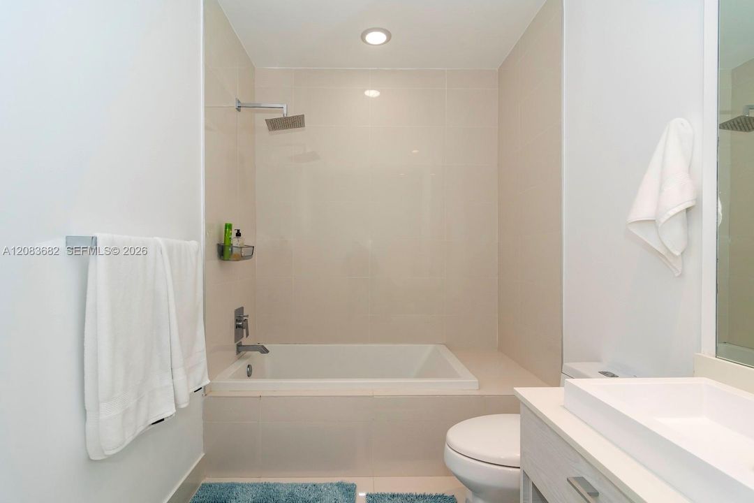 For Rent: $8,100 (3 beds, 3 baths, 1290 Square Feet)