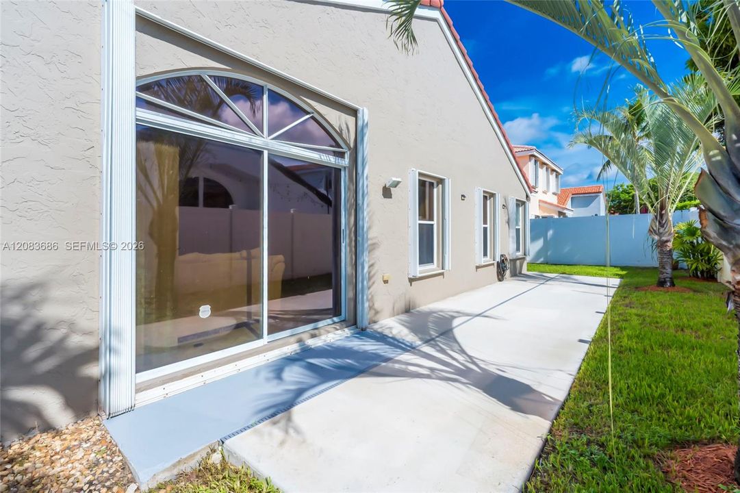 For Sale: $689,000 (3 beds, 2 baths, 1843 Square Feet)