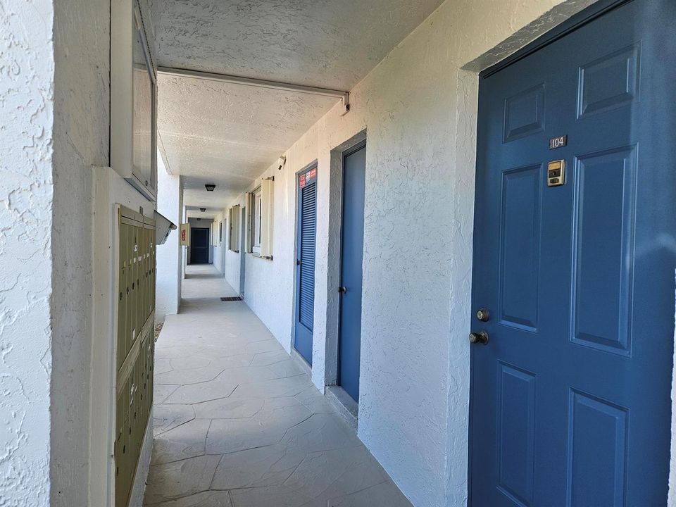 2935 SW 22 - Photo 3