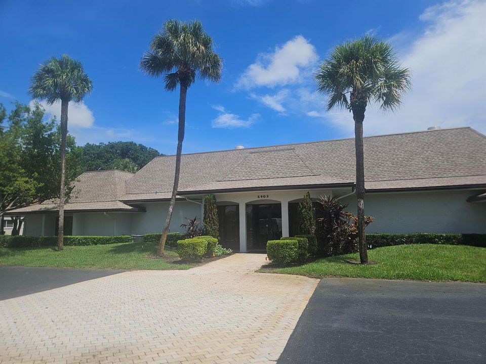 2935 Photo - Clubhouse3