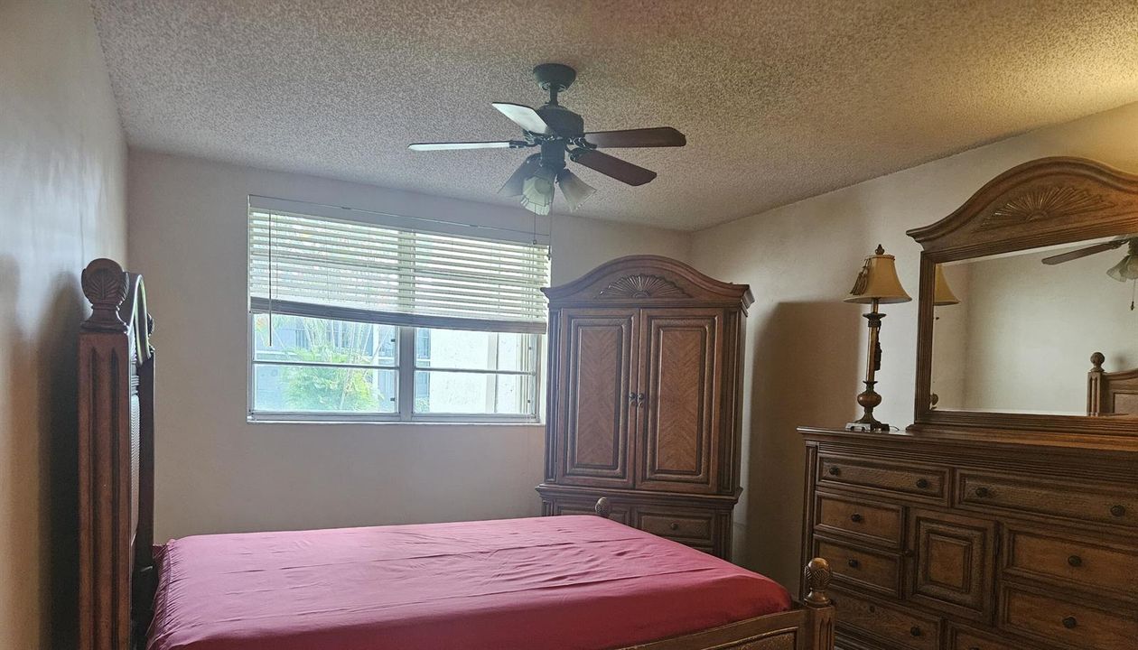 2935 Photo - Bedroom5