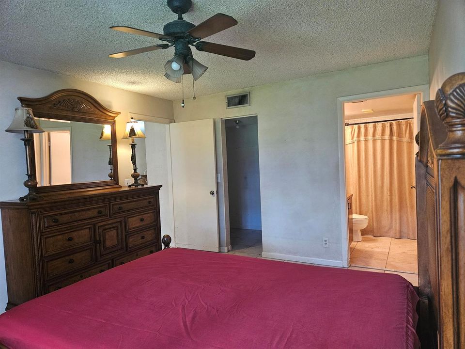 2935 Photo - Bedroom2