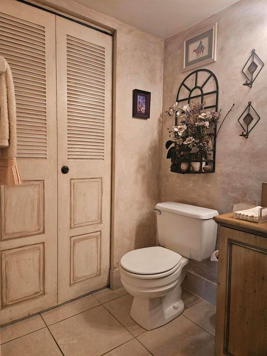 2935 Photo Half Bath4
