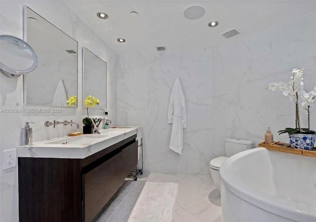 For Rent: $20,000 (3 beds, 3 baths, 2327 Square Feet)