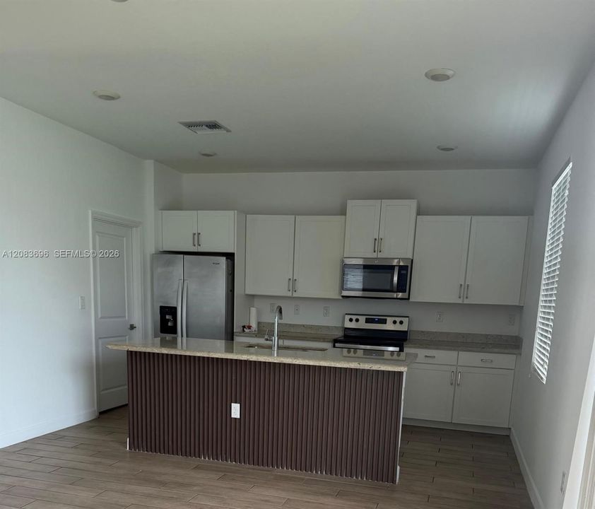 На продажу: $649,900 (4 спален, 2 ванн, 2680 Квадратных фут)
