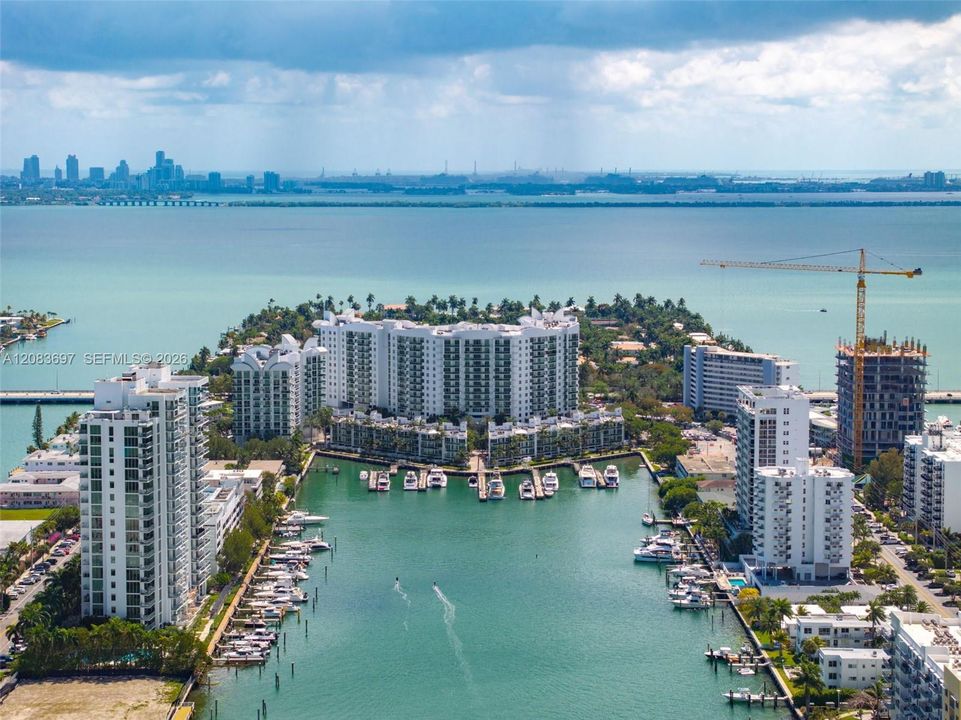 For Rent: $3,500 (2 beds, 2 baths, 1251 Square Feet)