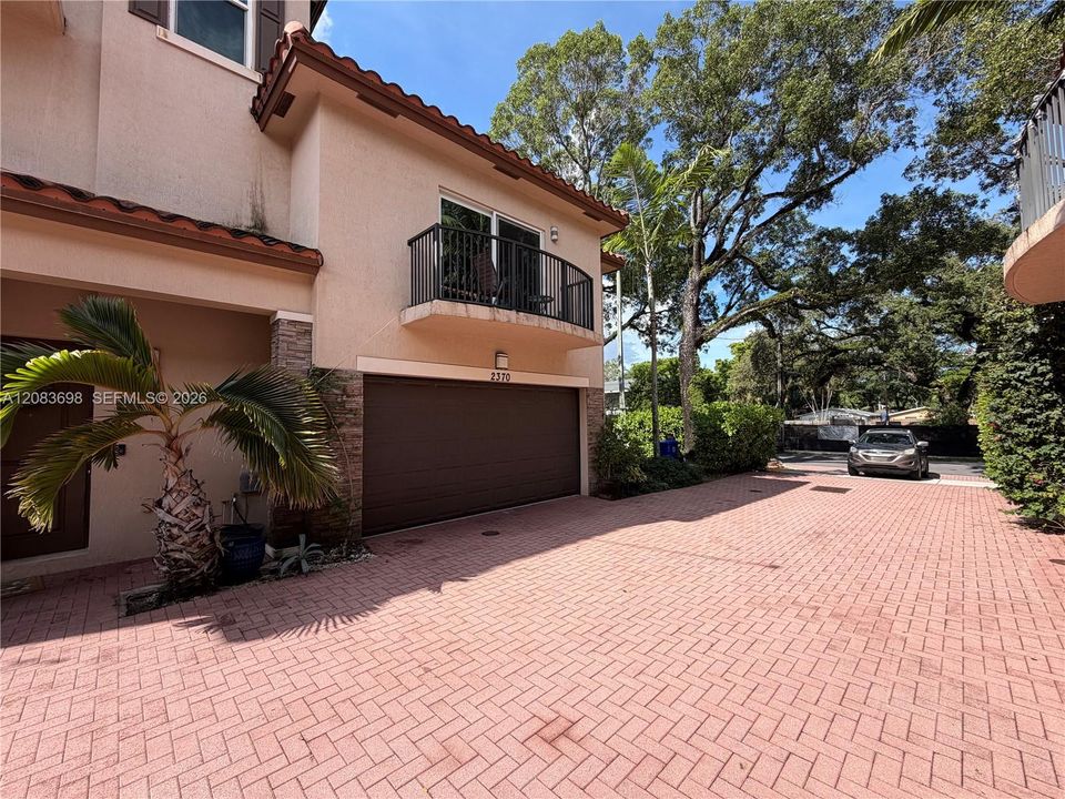 For Rent: $3,800 (3 beds, 3 baths, 2014 Square Feet)