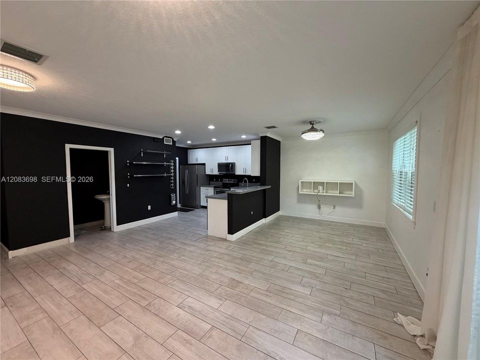 For Rent: $3,800 (3 beds, 3 baths, 2014 Square Feet)