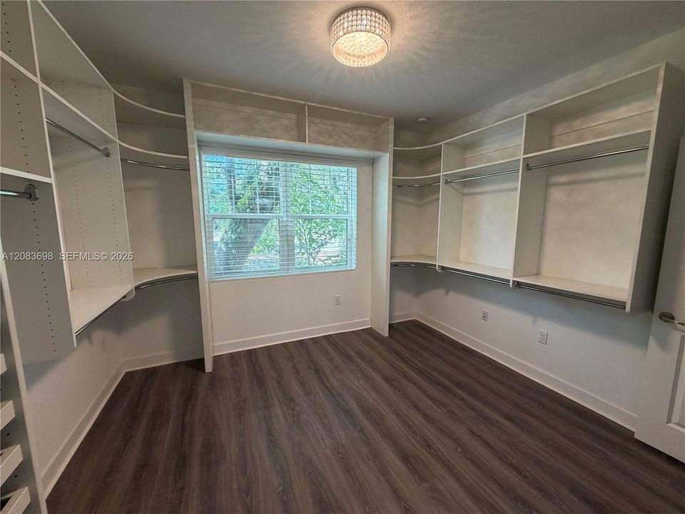 For Rent: $3,800 (3 beds, 3 baths, 2014 Square Feet)