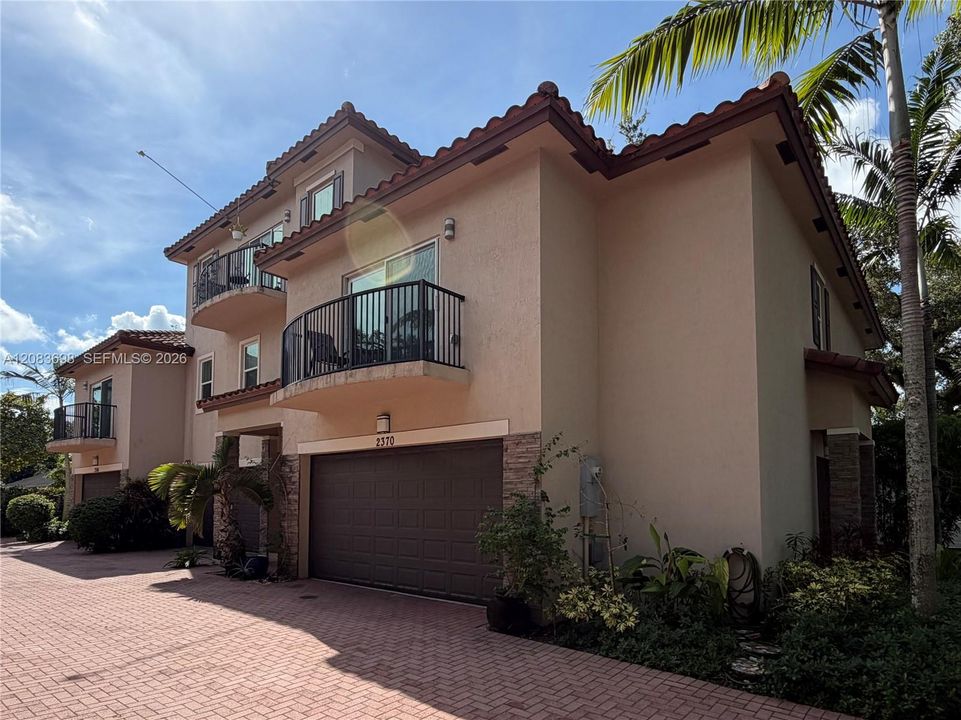 For Rent: $3,800 (3 beds, 3 baths, 2014 Square Feet)