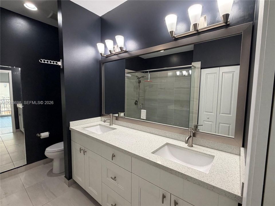 For Rent: $3,800 (3 beds, 3 baths, 2014 Square Feet)