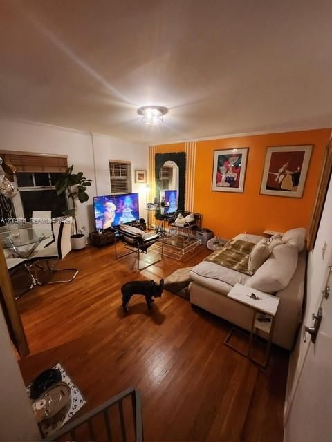 For Rent: $2,200 (1 beds, 1 baths, 770 Square Feet)