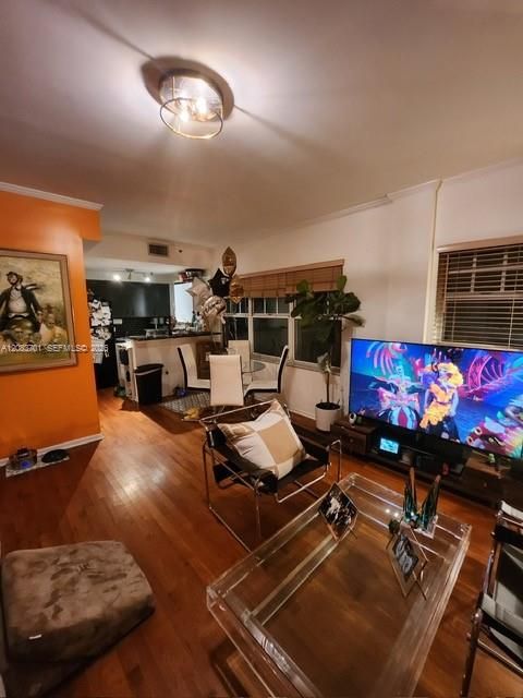 For Rent: $2,200 (1 beds, 1 baths, 770 Square Feet)