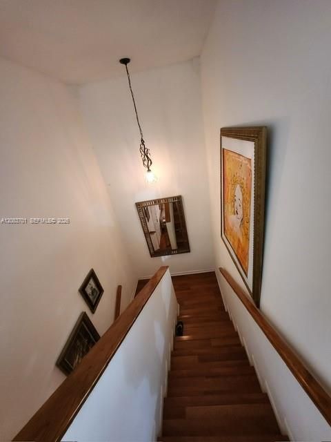 For Rent: $2,200 (1 beds, 1 baths, 770 Square Feet)