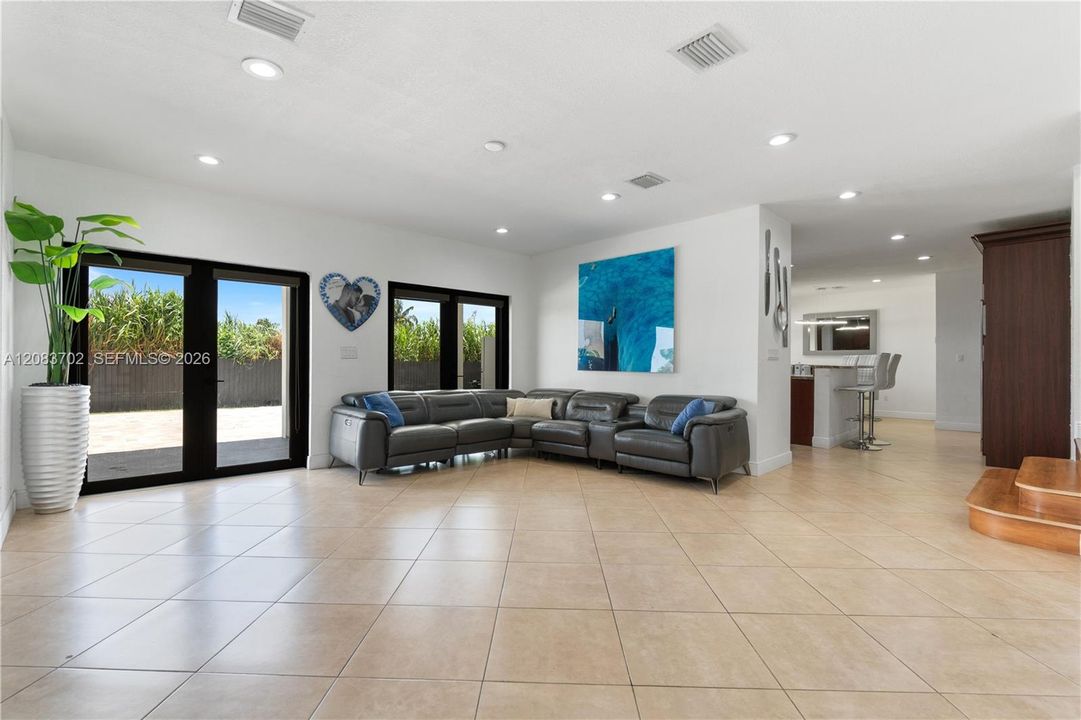 For Rent: $4,200 (5 beds, 4 baths, 3200 Square Feet)