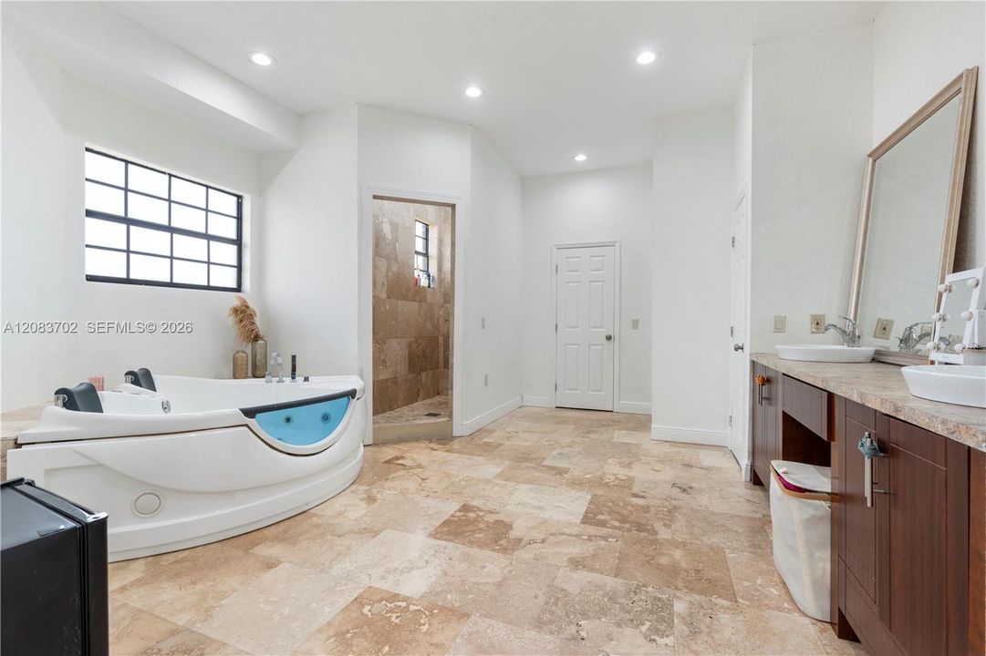For Rent: $4,200 (5 beds, 4 baths, 3200 Square Feet)